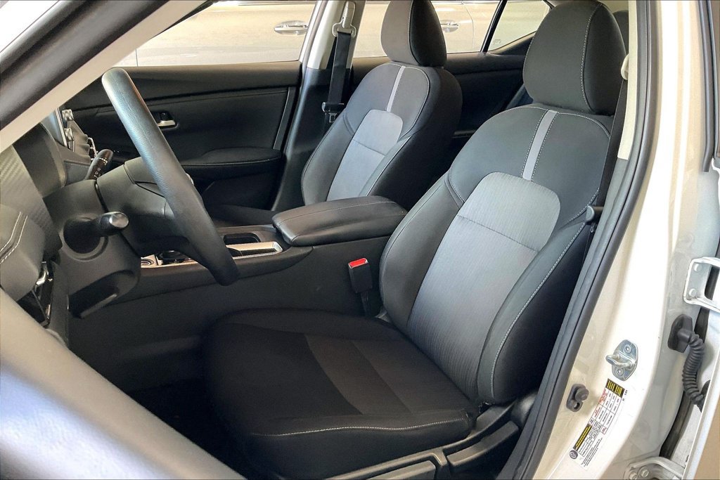 Used 2025 Nissan Sentra SV FWD image 3