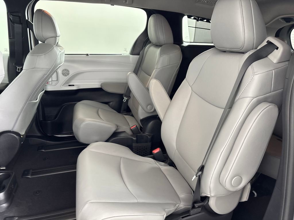 Certified 2026 Toyota Sienna XLE image 28