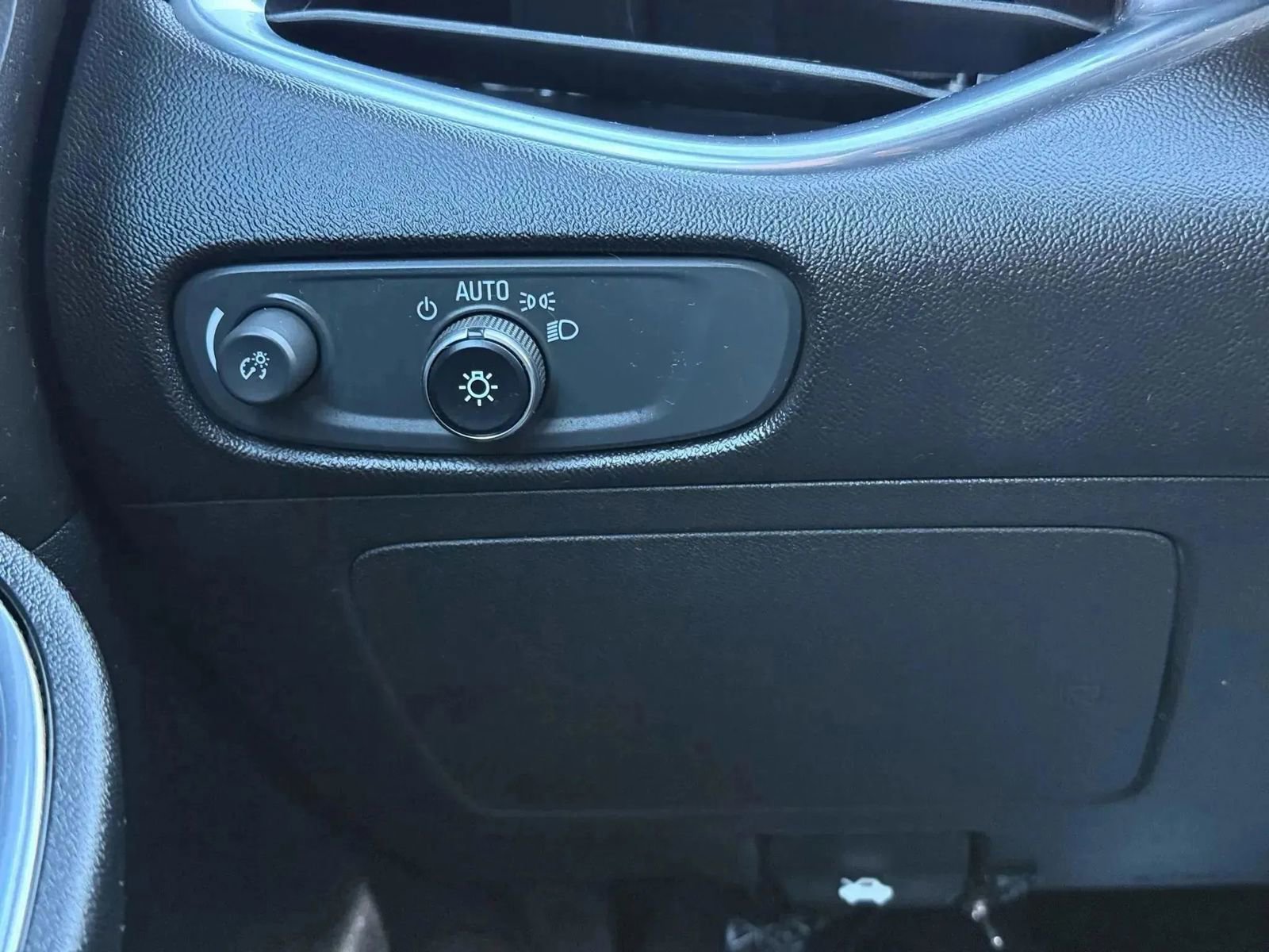 Used 2018 Chevrolet Malibu LT FWD image 24