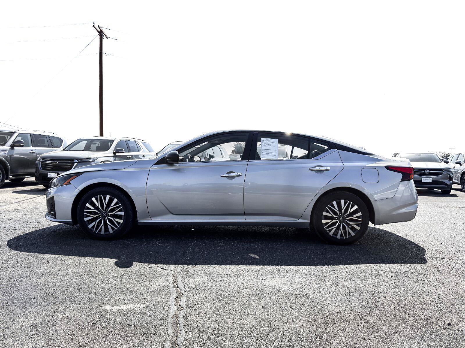 Used 2024 Nissan Altima 2.5 SV FWD image 13