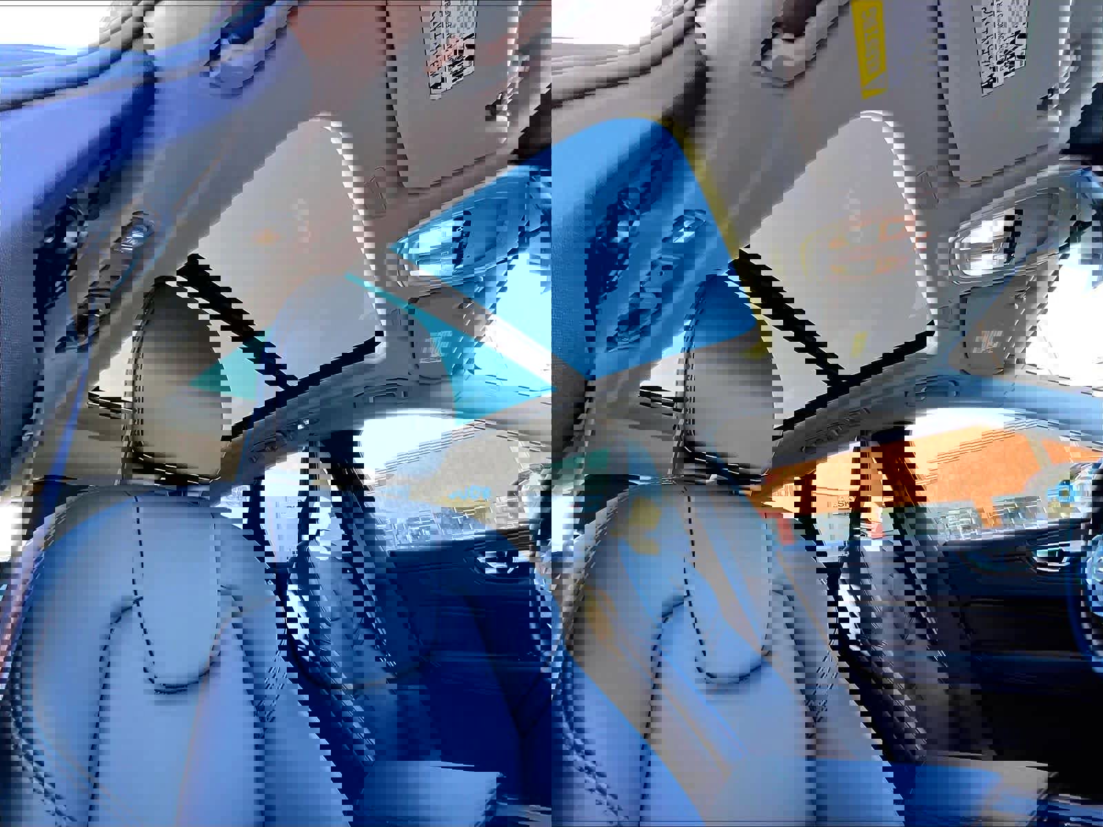 Used 2025 Volvo XC60 B5 Core image 25