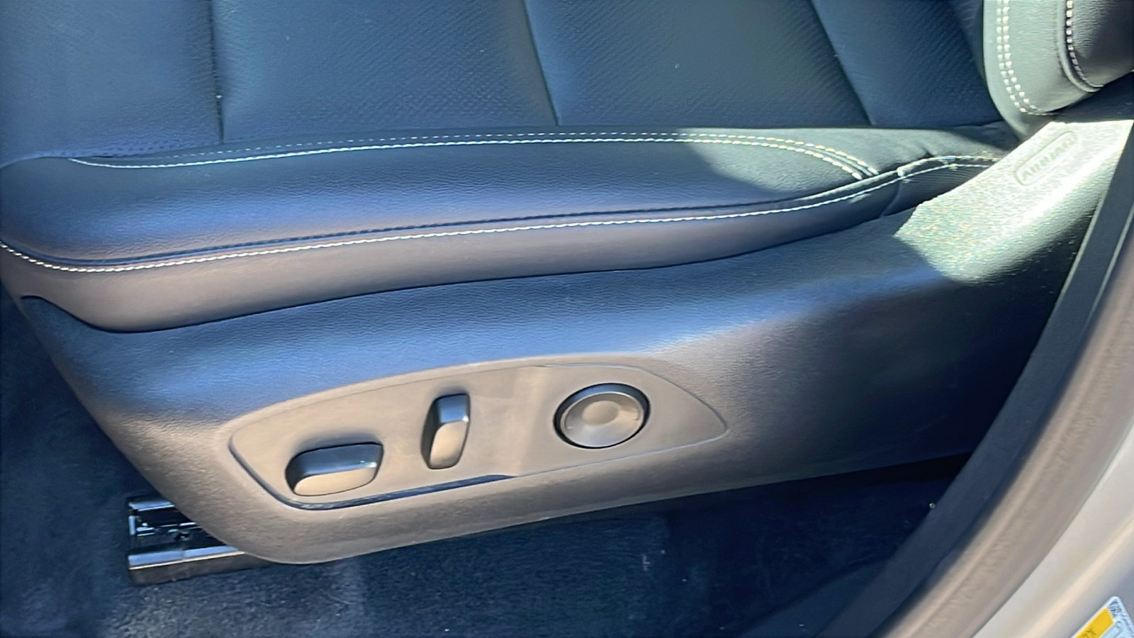 Used 2025 Chevrolet Traverse LT image 11