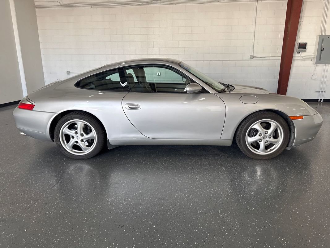 Used 2001 Porsche 911 Carrera image 3
