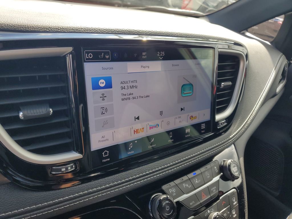 New 2025 Chrysler Pacifica Select FWD image 16