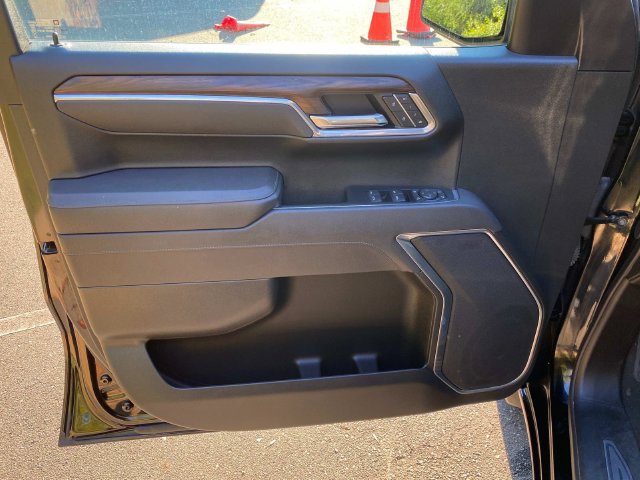 Used 2025 GMC Sierra 1500 SLT AWD/4WD image 12