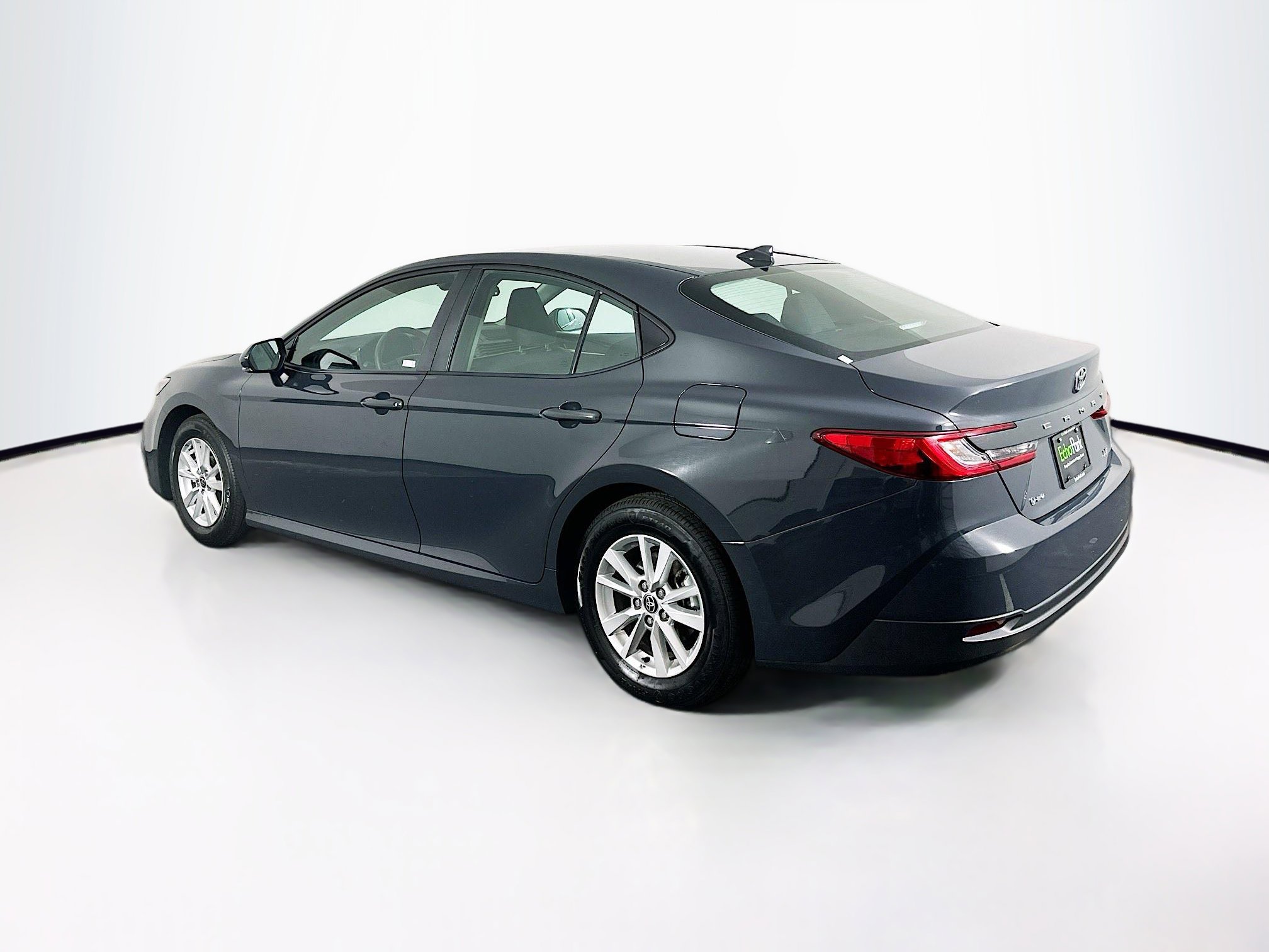 Used 2025 Toyota Camry LE image 5