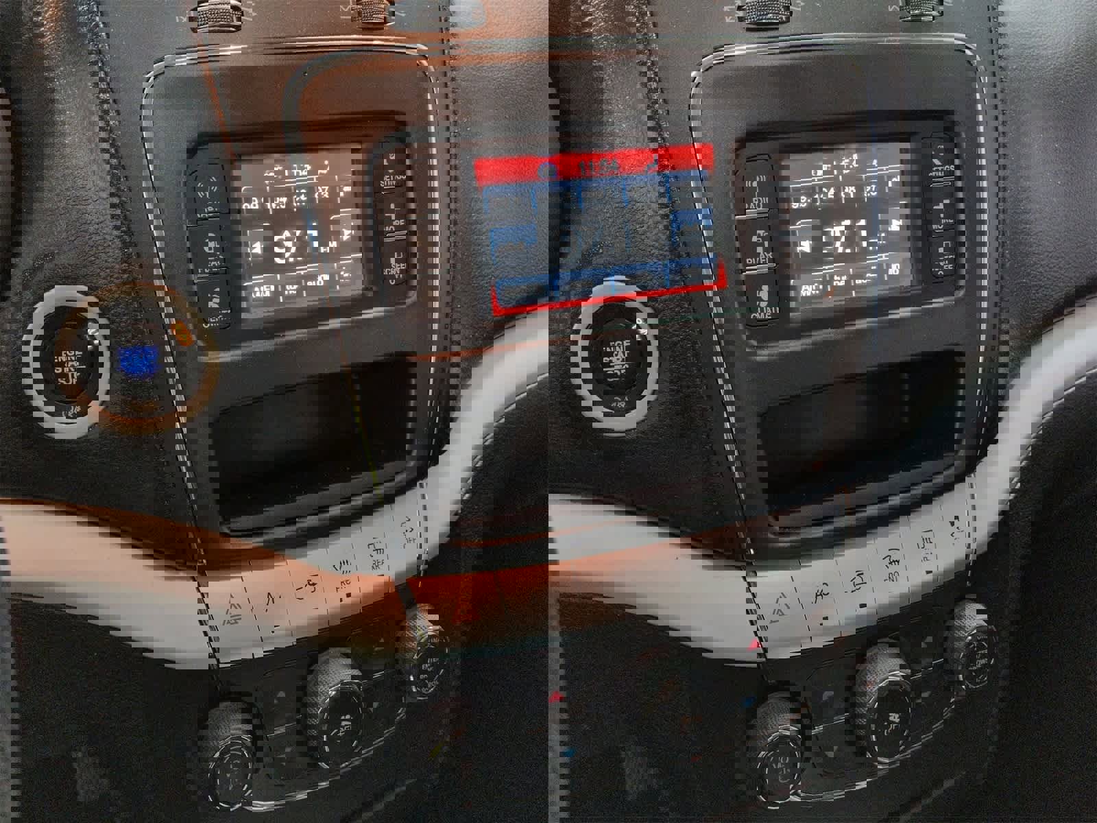 Used 2018 Dodge Journey SE image 28