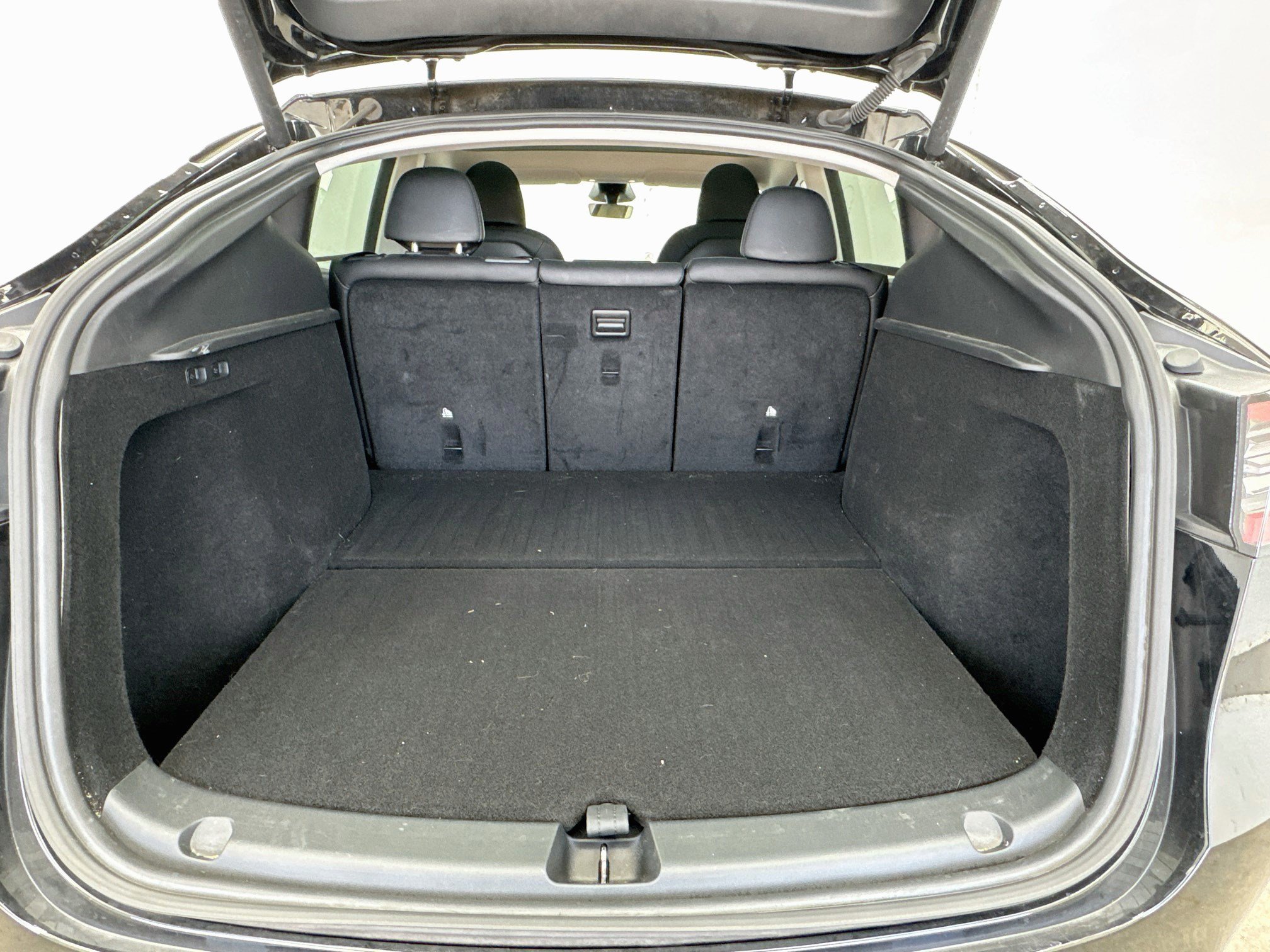 Used 2024 Tesla Model Y Long Range RWD image 18