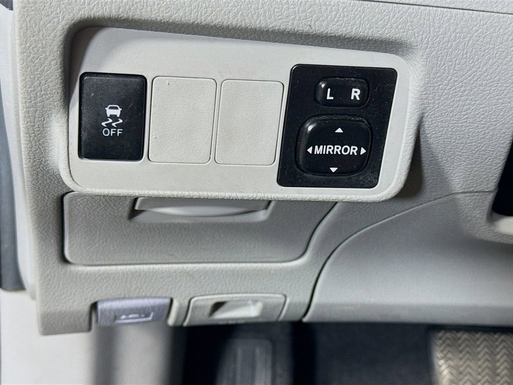 Used 2013 Toyota Corolla LE image 11