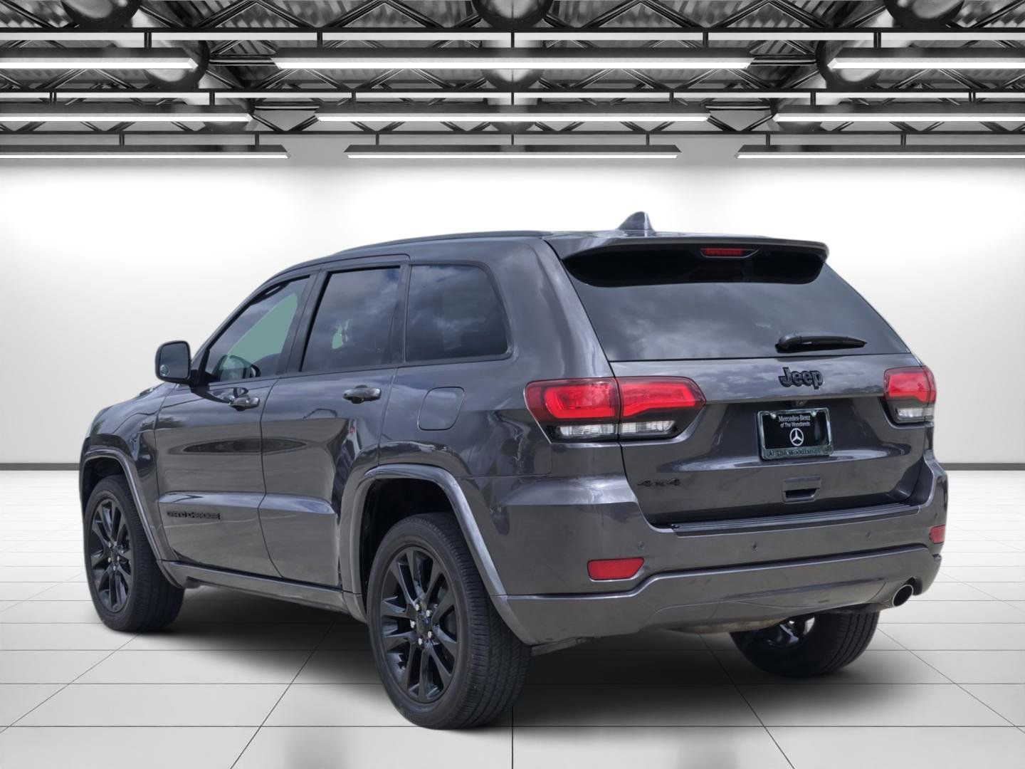 Used 2018 Jeep Grand Cherokee Altitude image 9
