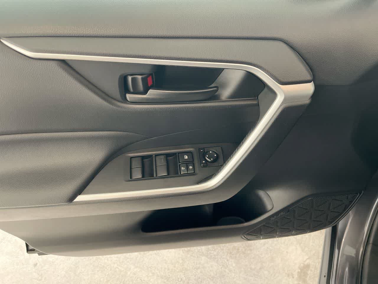 Certified 2021 Toyota RAV4 LE w/ Carpet Mat Package (TMS) AWD/4WD image 13