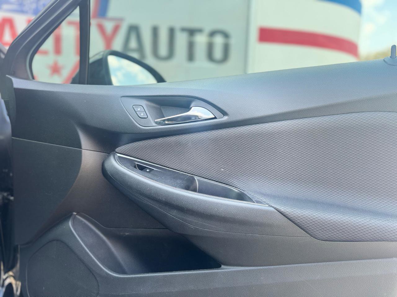 Used 2019 Chevrolet Cruze LT w/ Convenience Package image 40