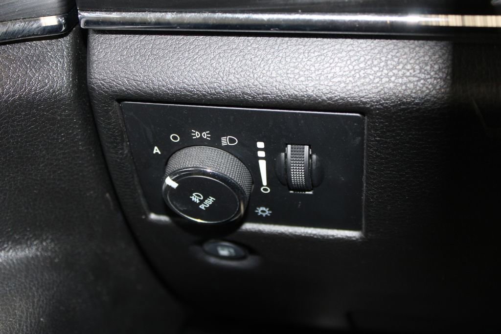 Used 2021 Jeep Grand Cherokee Limited w/ Luxury Group II image 43