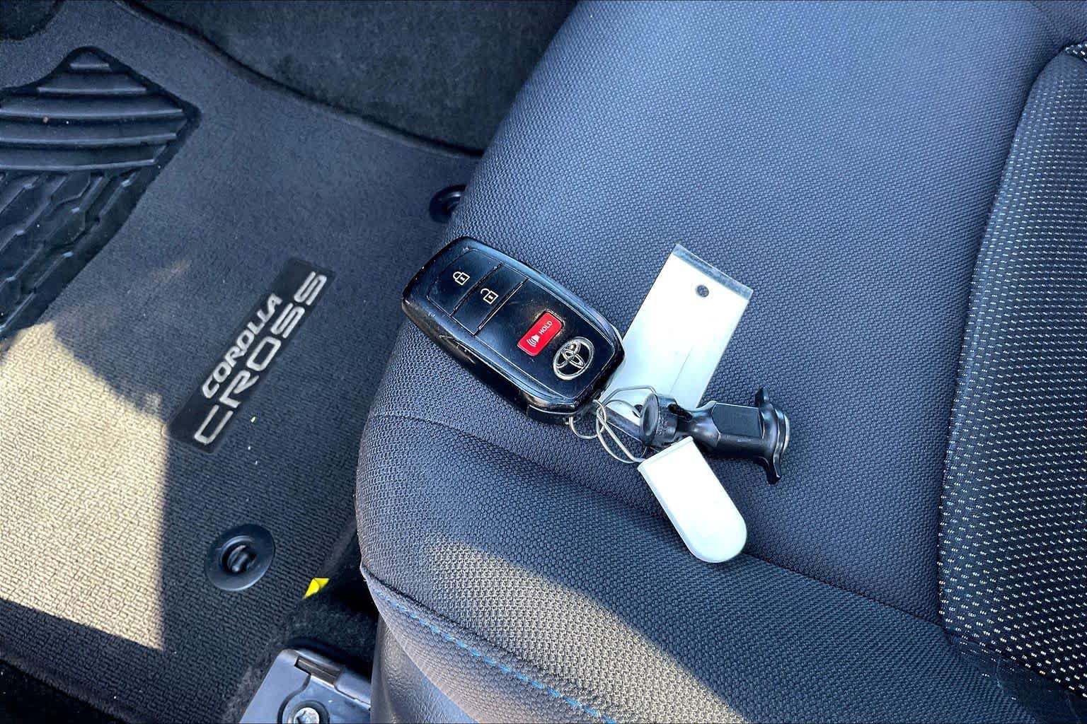 Used 2024 Toyota Corolla Cross AWD Hybrid image 14