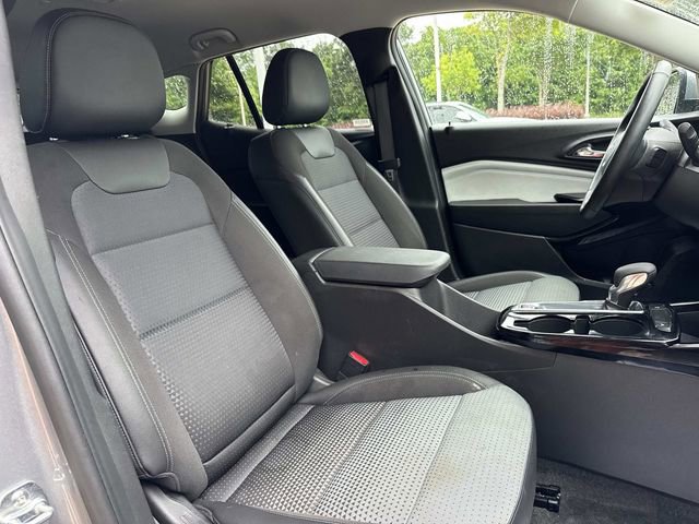 Used 2025 Chevrolet Trax LT w/ LT Convenience Package FWD image 14