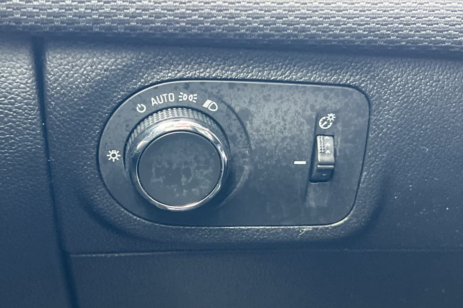 Used 2019 Chevrolet Cruze LS FWD image 27