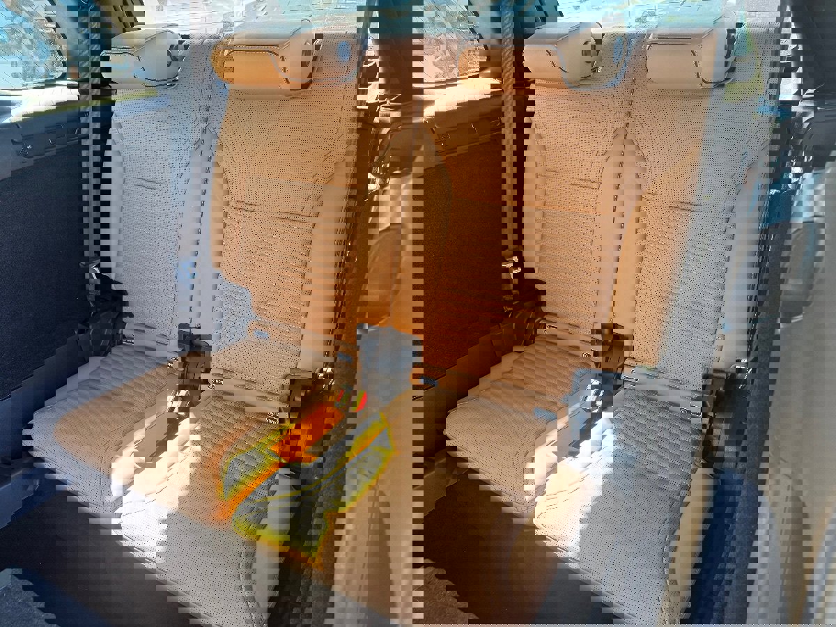 Used 2020 Land Rover Discovery HSE Luxury image 11