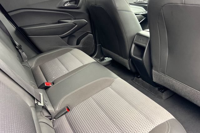 Used 2025 Chevrolet Trax LT FWD image 18