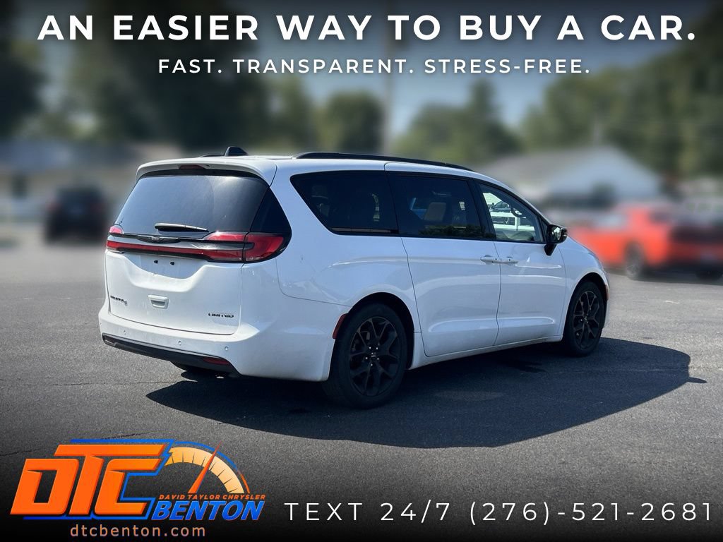Used 2025 Chrysler Pacifica Limited FWD image 3
