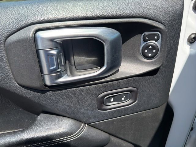 Used 2018 Jeep Wrangler Unlimited Sahara w/ Dual Top Group AWD/4WD image 17