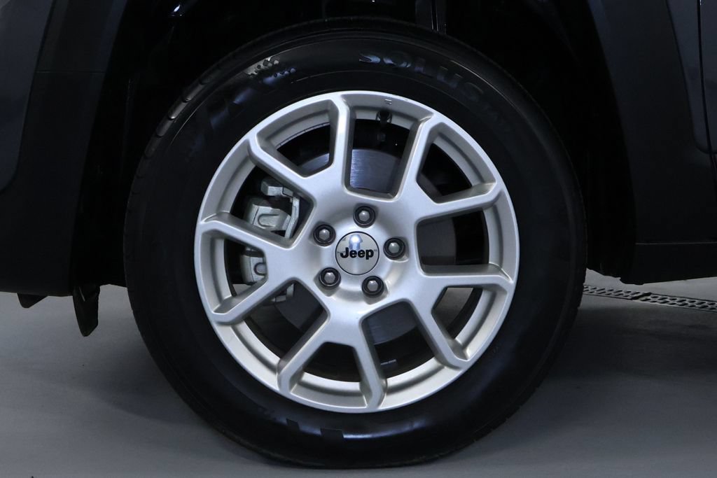 Used 2023 Jeep Renegade Latitude AWD/4WD image 33