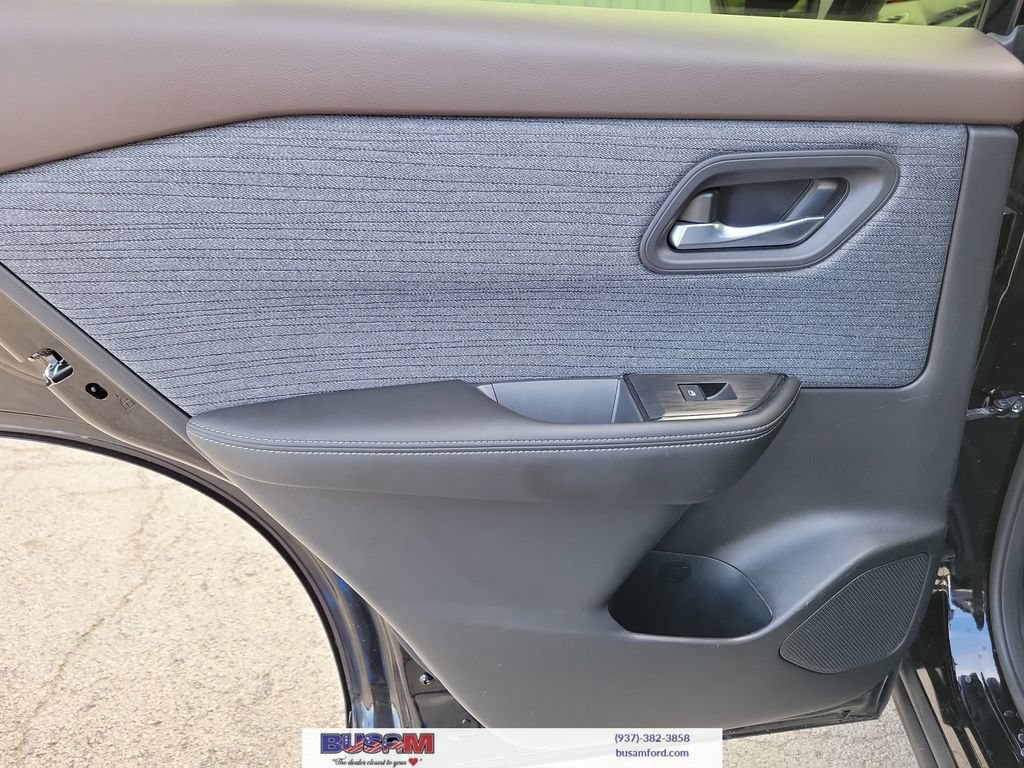 Used 2023 Nissan Rogue SV AWD/4WD image 14