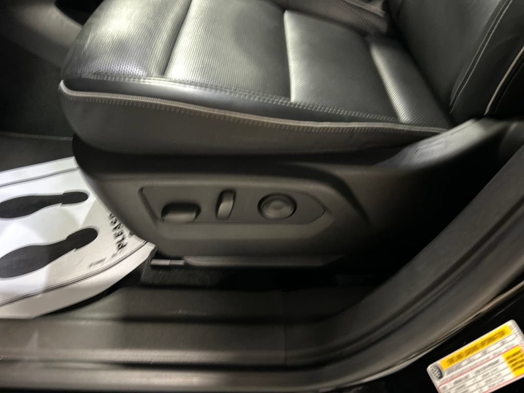 Used 2021 Buick Envision Essence w/ Technology Package I FWD image 13