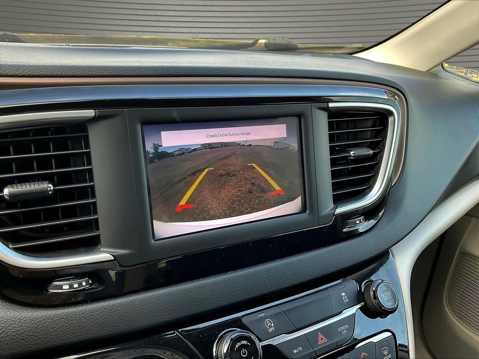 Used 2022 Chrysler Voyager LX FWD image 15