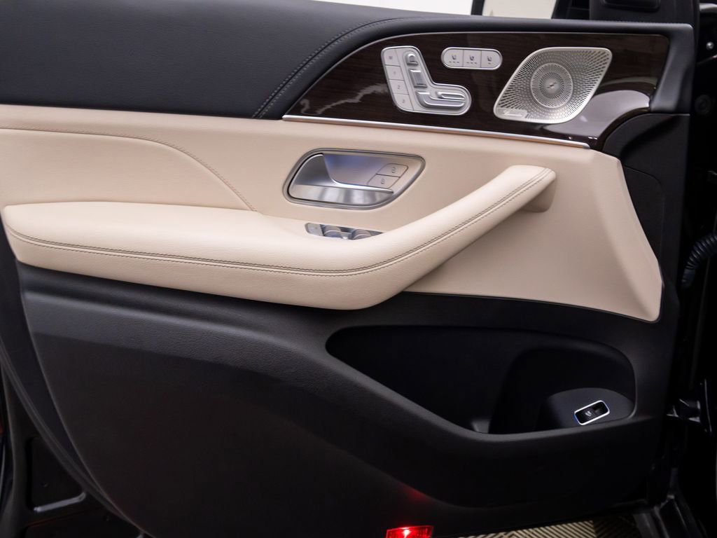 Used 2024 Mercedes-Benz GLS 450 4MATIC image 13