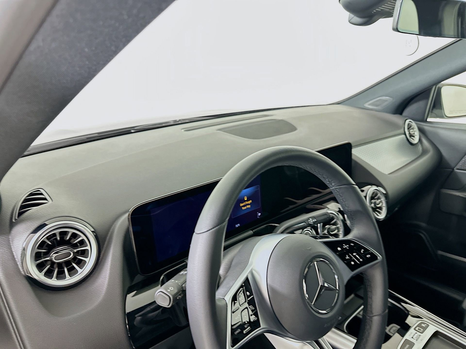 Used 2025 Mercedes-Benz GLA 250 image 10