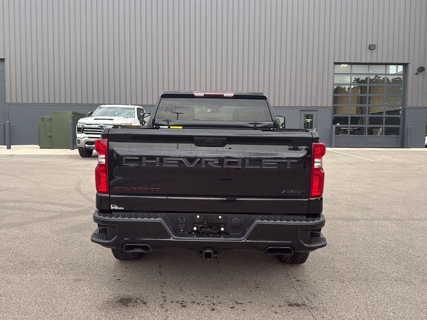 Used 2024 Chevrolet Silverado 1500 RST w/ Redline Edition AWD/4WD image 4