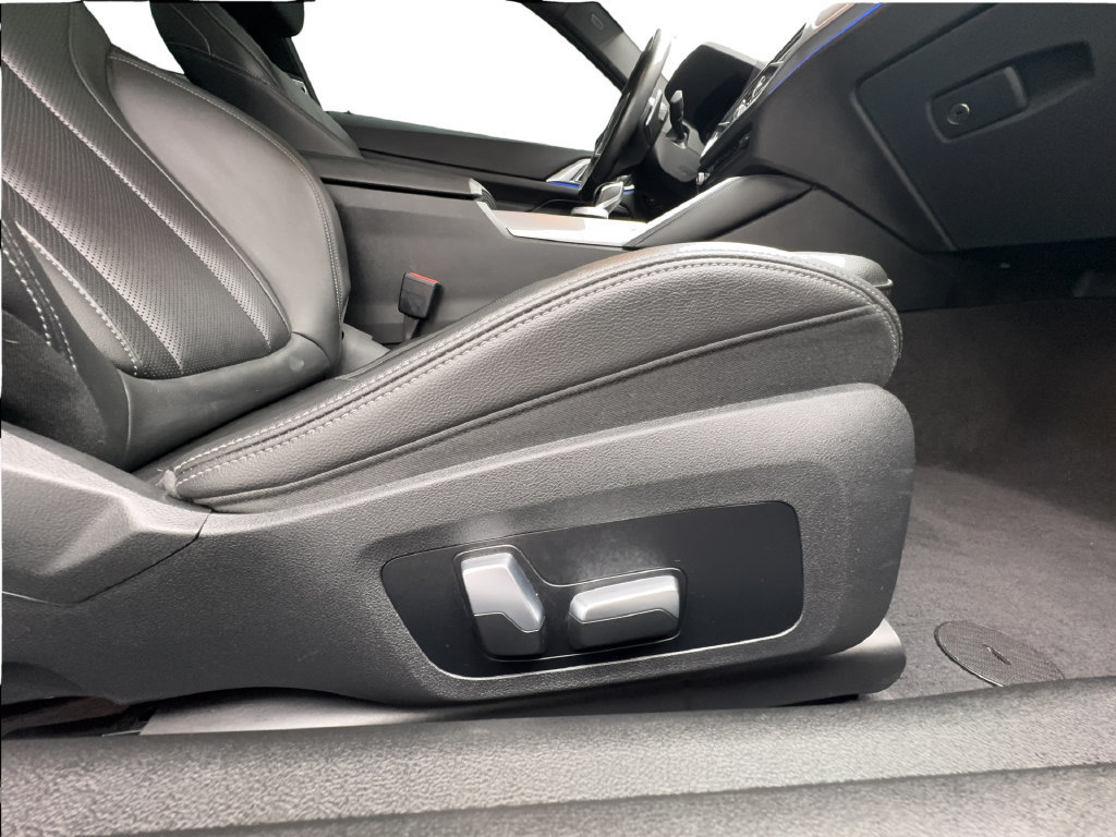 Used 2023 BMW 430i Coupe w/ M Sport Package RWD image 30