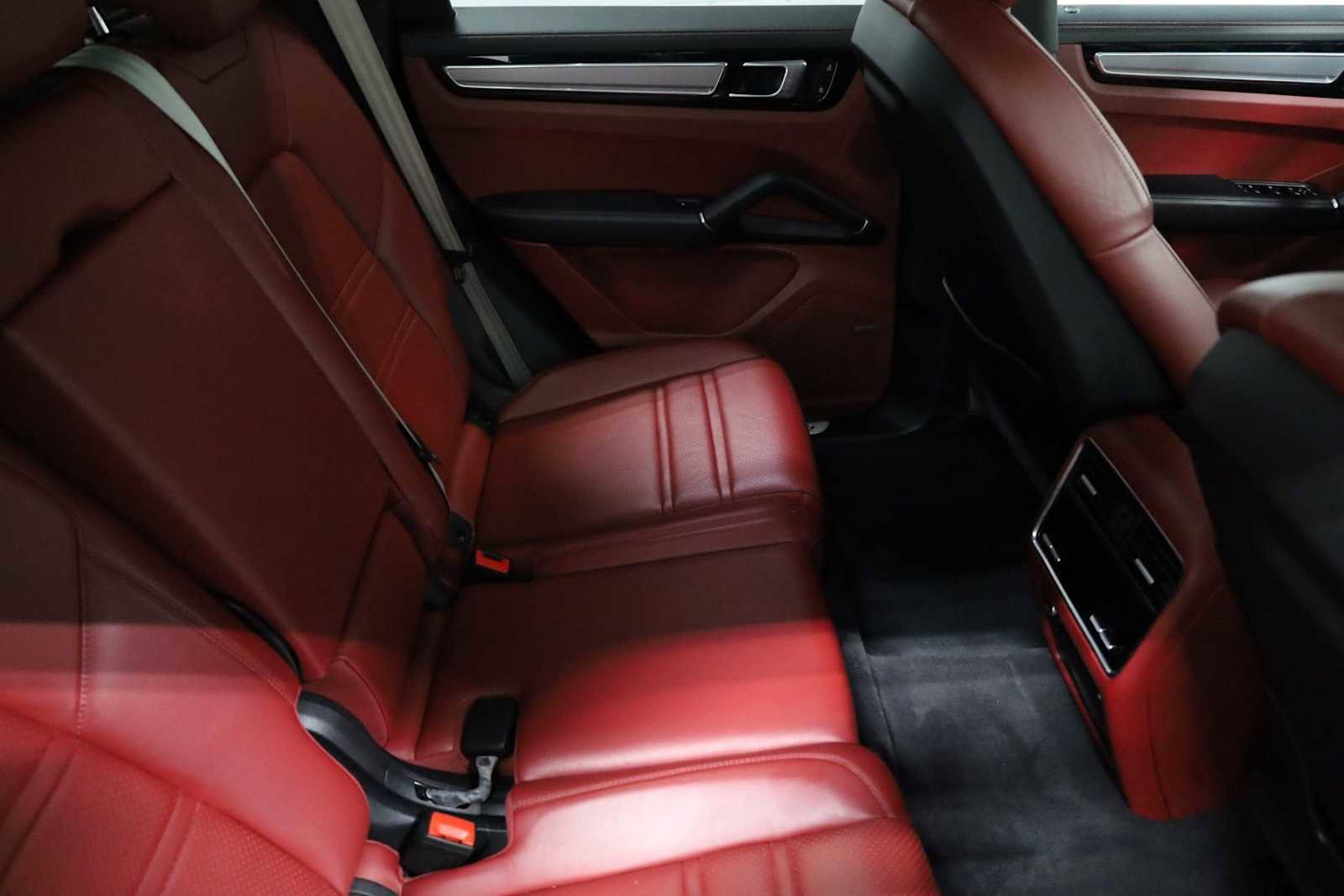 Used 2022 Porsche Cayenne image 36