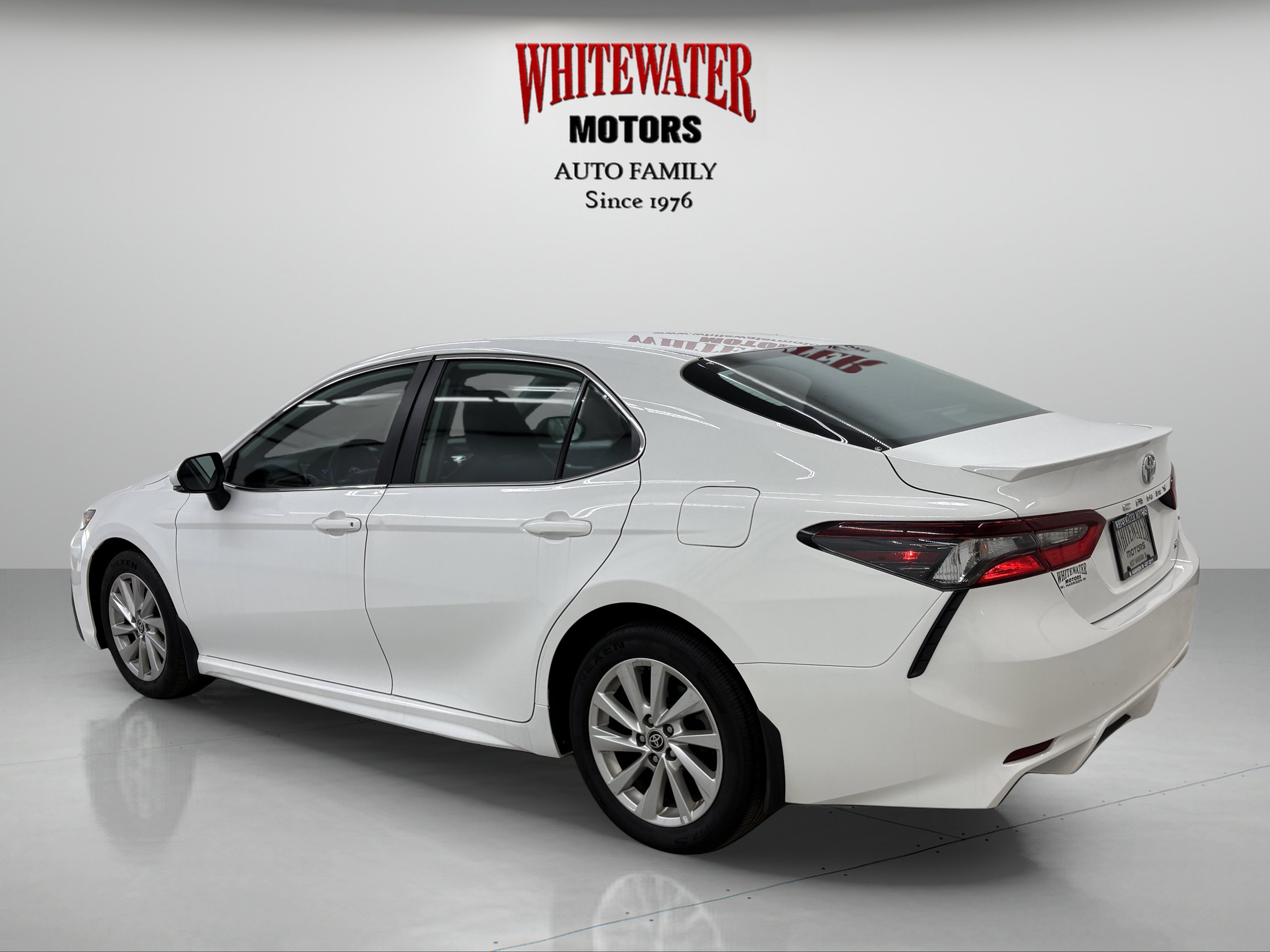 Used 2023 Toyota Camry SE FWD image 2
