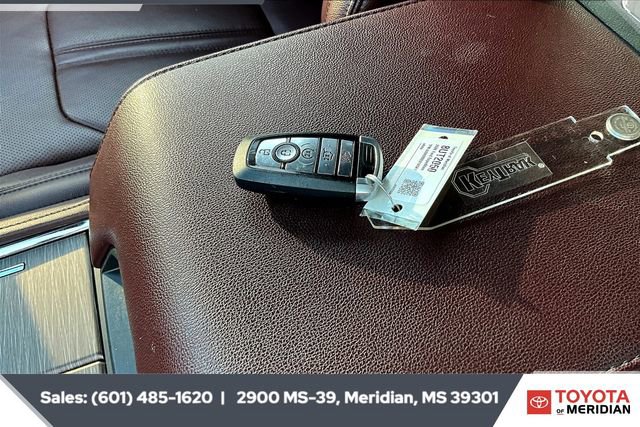 Used 2024 Ford Expedition Limited image 9