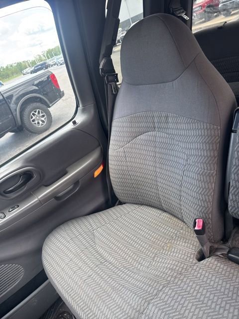 Used 2001 Ford F150 XLT AWD/4WD image 21