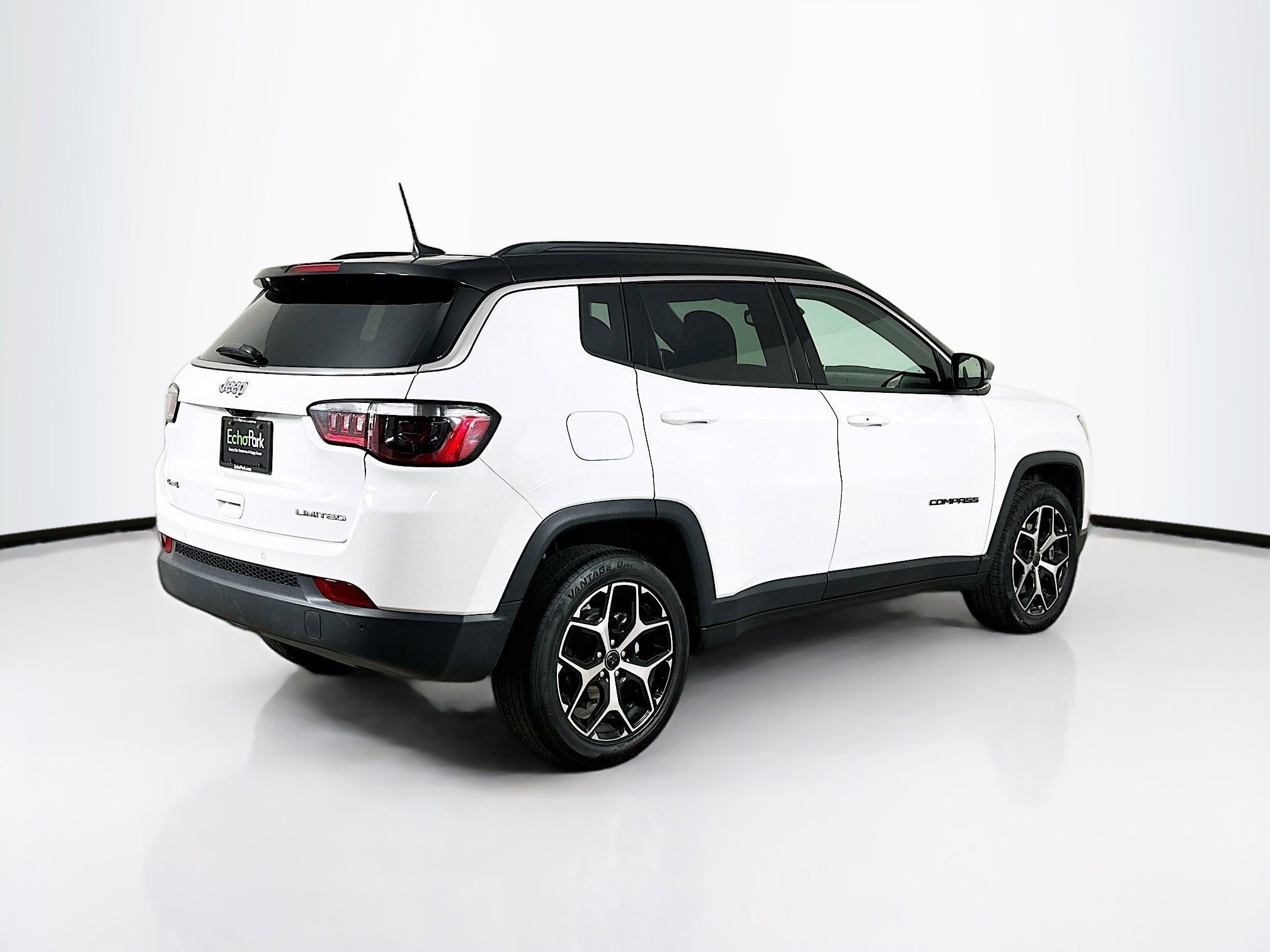 Used 2025 Jeep Compass Limited image 9