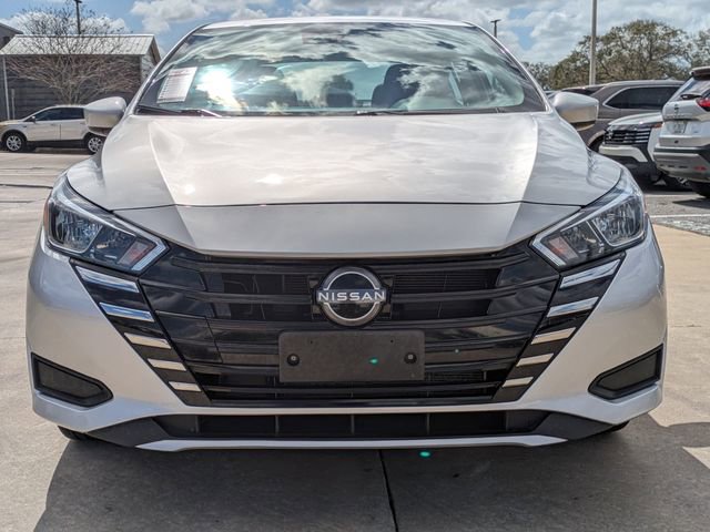 Used 2023 Nissan Versa SV image 3