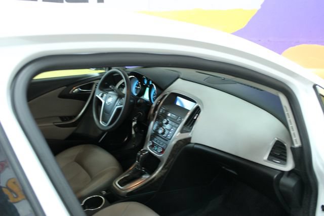 Used 2017 Buick Verano FWD image 10