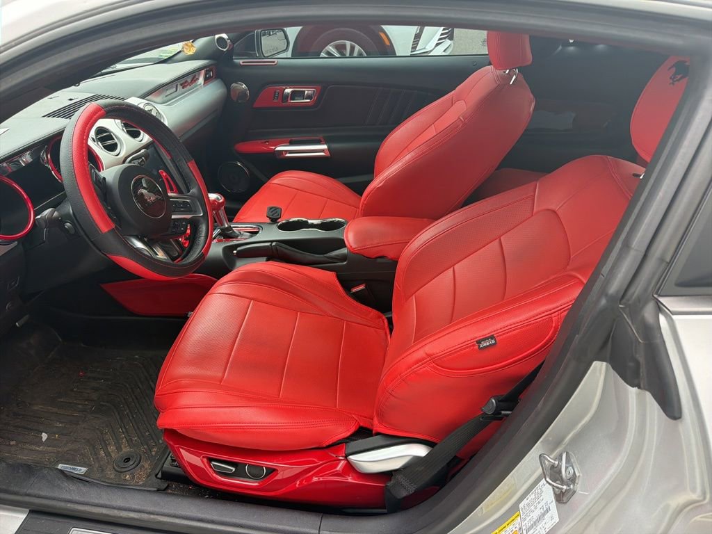 Used 2016 Ford Mustang Premium RWD image 5