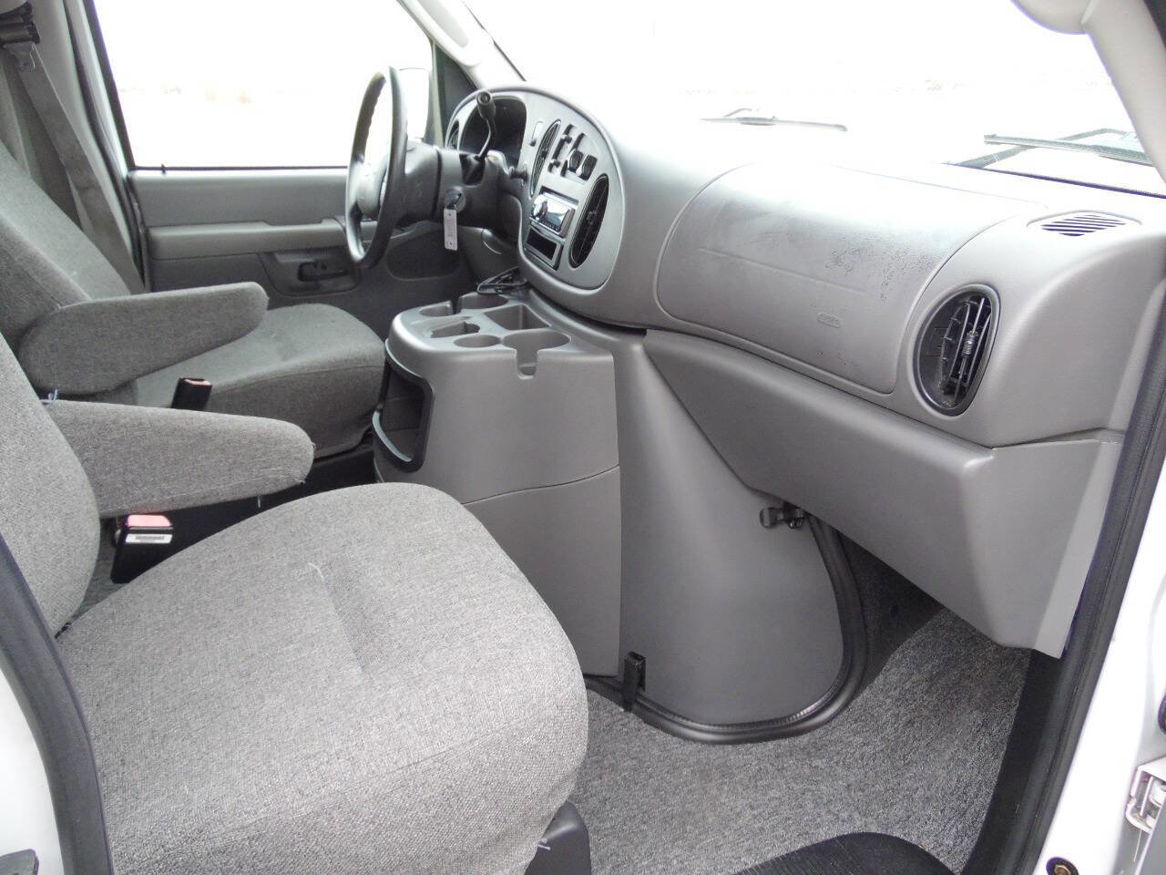 Used 2004 Ford E-250 and Econoline 250 Extended image 30
