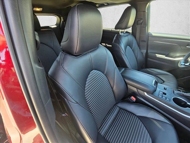 Used 2024 Toyota Highlander XSE FWD image 19