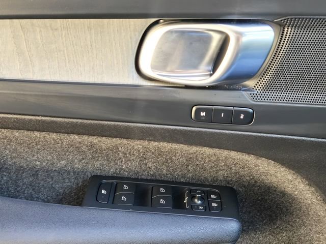 Certified 2023 Volvo XC40 B5 Plus w/ Driver Assist Package image 29