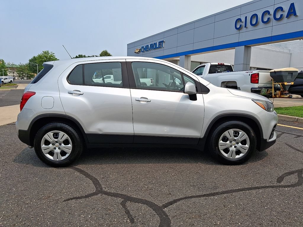 Used 2018 Chevrolet Trax LS FWD image 10
