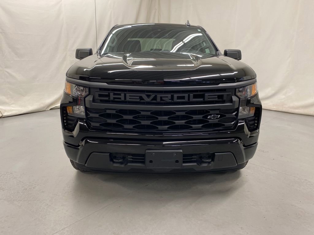 Used 2023 Chevrolet Silverado 1500 Custom image 3