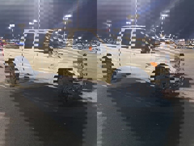 Used 2012 Ford F250 Lariat w/ Lariat Interior Pkg image 3