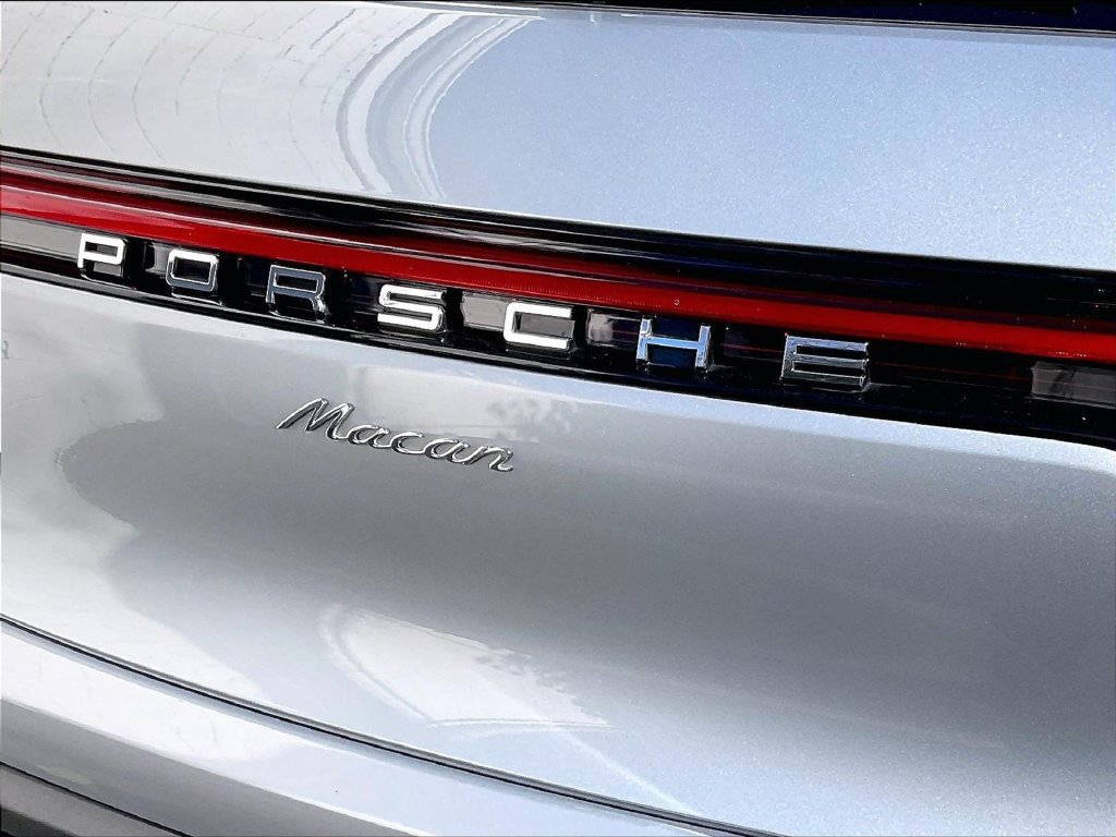 Certified 2023 Porsche Macan AWD/4WD image 13