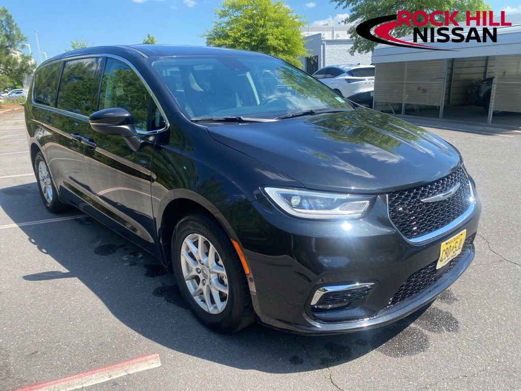 Used 2023 Chrysler Pacifica Touring-L FWD video 1