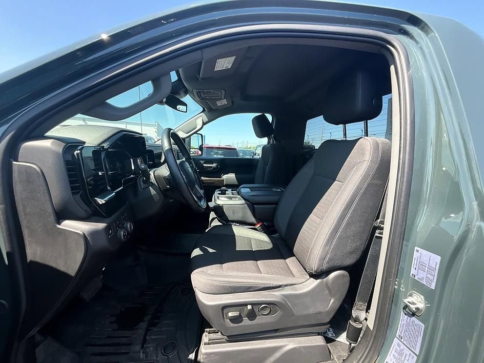 Used 2025 Chevrolet Silverado 2500 LT AWD/4WD image 16