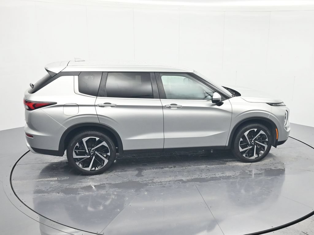 Used 2024 Mitsubishi Outlander SE FWD image 32